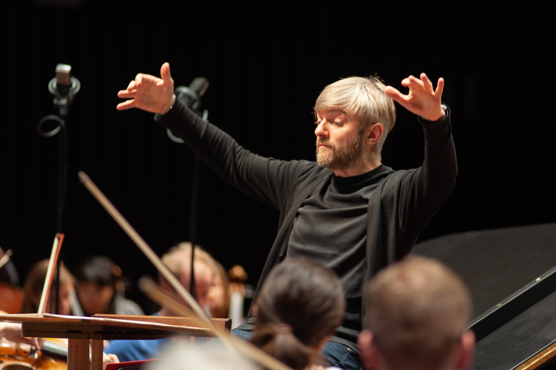 Kirill Karabits conducting