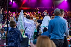 Pic: Corin Messer Photography Tel: 07803 933014 The Bournemouth Symphony Orchestra returns to Meyrick Park in Bournemouth, Dorset for the 2022 Proms in the Park. Crowds pack into the park for a night of Queen hits on Saturday evening.