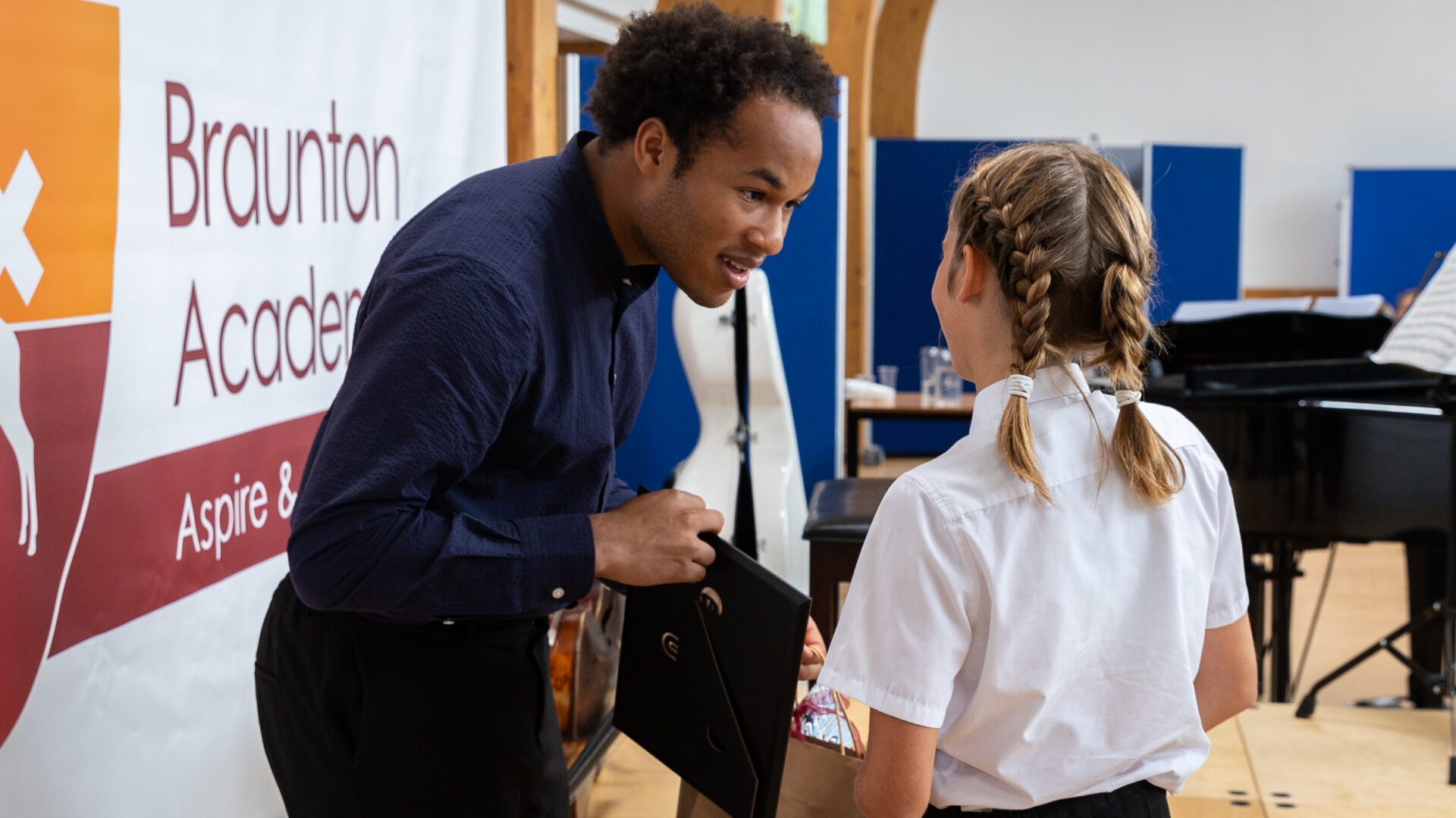 Famous cellist Sheku Kanneh-Mason talking to school pupils