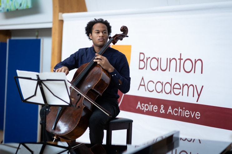 Sheku plays for students at Braunton Academy